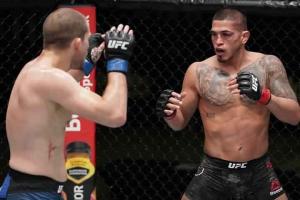 Former UFC Champion Anthony Pettis Signs With PFL