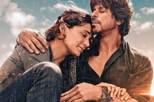 Dunki Fever Takes Over Dubai! The Trailer of SRK-Starrer 'Dunki' Illuminates Burj Khalifa; Watch The Video Now!