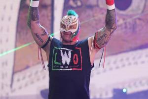 Rey Mysterio Returns, Sets Fire To Rivalry With Santos Escobar 3/1/24 On WWE SmackDown
