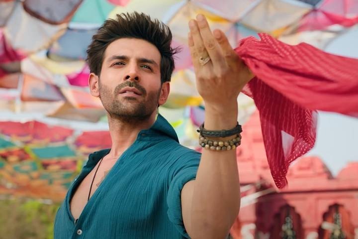 Tu Meri Main Tera Title Track: Kartik Aaryan & Ananya Panday turn up the heat in Jaipur; Watch the infectious party anthem here