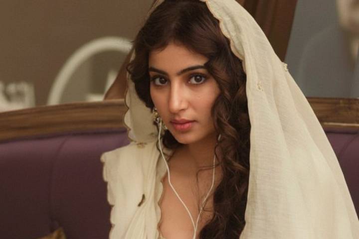 Dhurandhar Box Office Day 6 (Early Trends): Ranveer Singh's Spy Actioner Is Running Riot; Eyes Another 23+ Crore Day