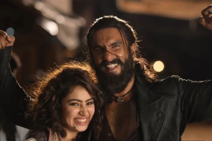 Dhurandhar: Ranveer Singh Film Smashes 8th Week Ticket Booking Record as Netflix Release Confirms 3H 25M Runtime!