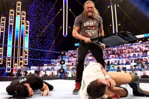 Beth_Phoenix Reacts To Edge Snapping On Roman Reigns And Daniel Bryan On SmackDown