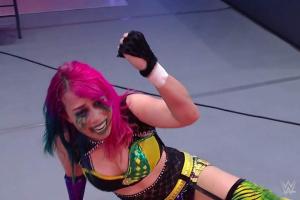 WWE Raw: Asuka Vs. Charlotte Flair Match Recap, Winner