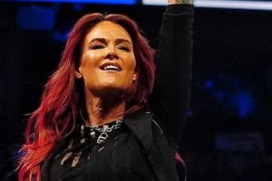 Lita Reveals Her Match Against Becky Lynch At WWE Elimination Chamber Was A Last Minute Decision