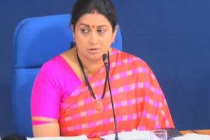 #TwitterAntakshari: Smriti Irani says K.Jo's fave 'Lag ja gale' is wrong song right now