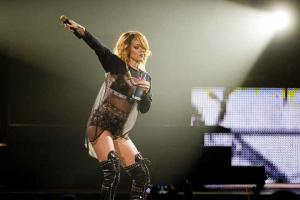 Rihanna too busy 'trying to save world'