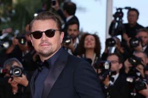 DiCaprio, De Niro offer movie role to raise money for food fund