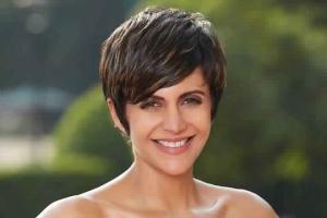 Mandira Bedi won't stop till she perfects the handstand