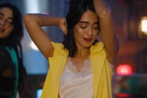 When 'Four More Shots Please!' girls changed in an Istanbul cafe loo