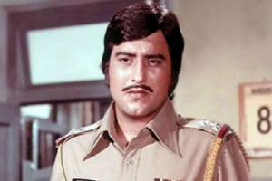 Akshaye Khanna remembers father Vinod Khanna on death anniversary