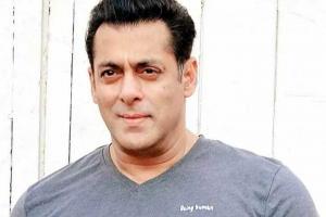 Salman Khan provides 1 lakh hand sanitizers to Mumbai Police