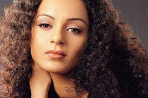 Kangana Ranaut Completes 15 Years In Film Industry; Compares Her Success Story With Shah Rukh Khan