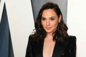 Gal Gadot To Star In And Co-Produce Sci-Fi Romance 'Meet Me in Another Life'