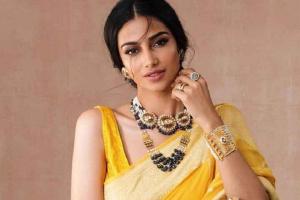 Khiladi Fame Meenakshi Chaudhary Roped In For Mahesh Babu's SSMB28!