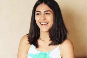 Mrunal Thakur tests Covid positive, has mild symptoms