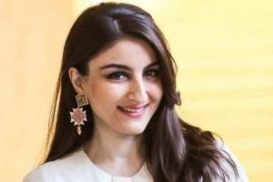 Soha celebrates new year with family, posts pics with Saif, Kareena, Kunal