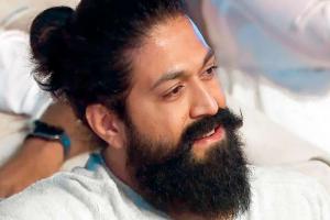 Superstar Yash Obliges 700 Fans With Individual Selfies And Photoshoots